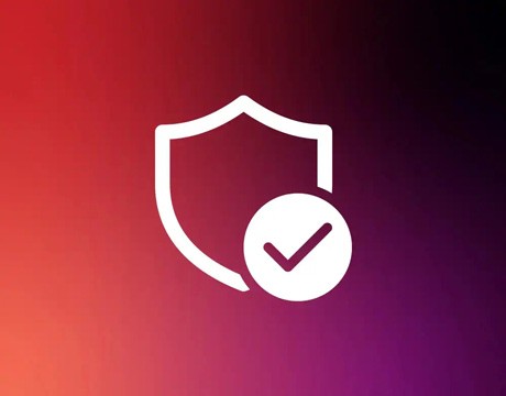 Wenn Sie ein Projekt in Ihrem Lieblingscafé fertigstellen, ist der Shield Mode für Sie da. Er nutzt KI-gestützte Computer-Vision-Technologie, um Sie zu warnen, wenn Ihnen jemand über die Schulter schaut, macht den Bildschirm für unerwünschte Beobachter unscharf und aktiviert automatisch Ihr VPN.